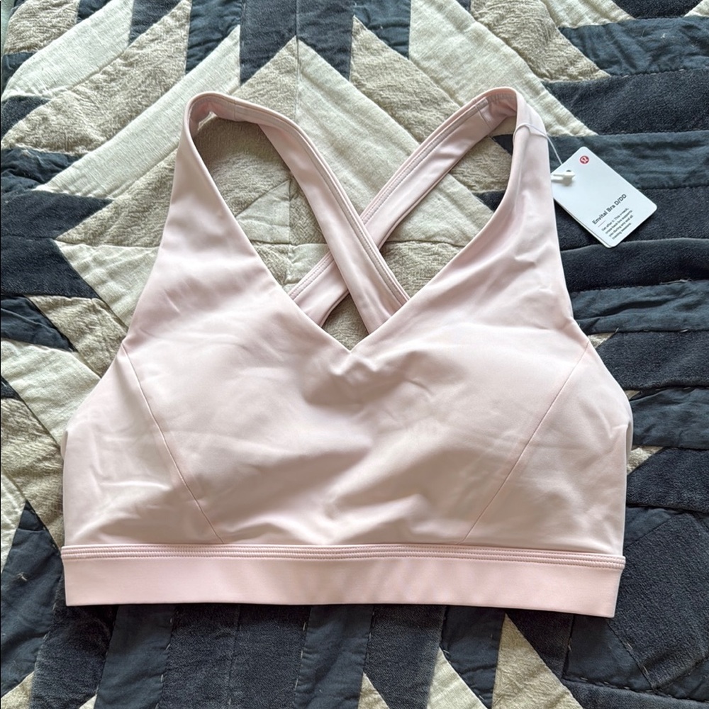 Lululemon envital sports bra D/DD cups, size 6, baby pink strawberry milkshake